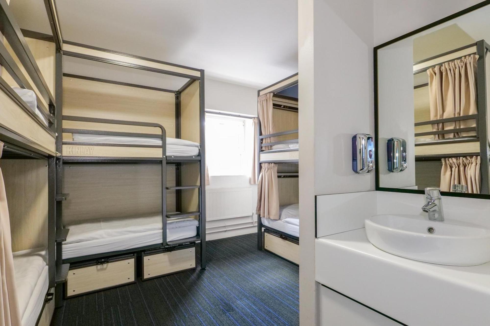 Bed 6 Bed Male Dormitory Room En suite