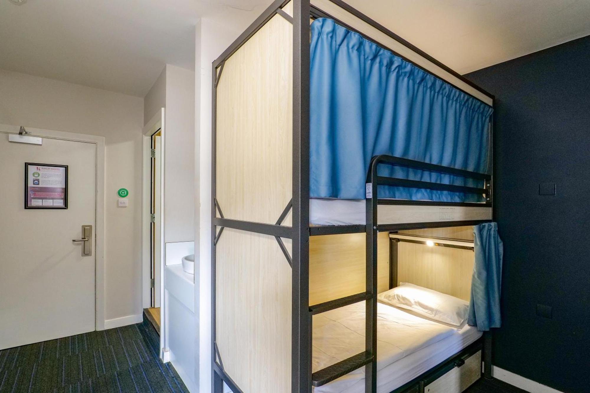 Bed 6 Bed Male Dormitory Room En suite